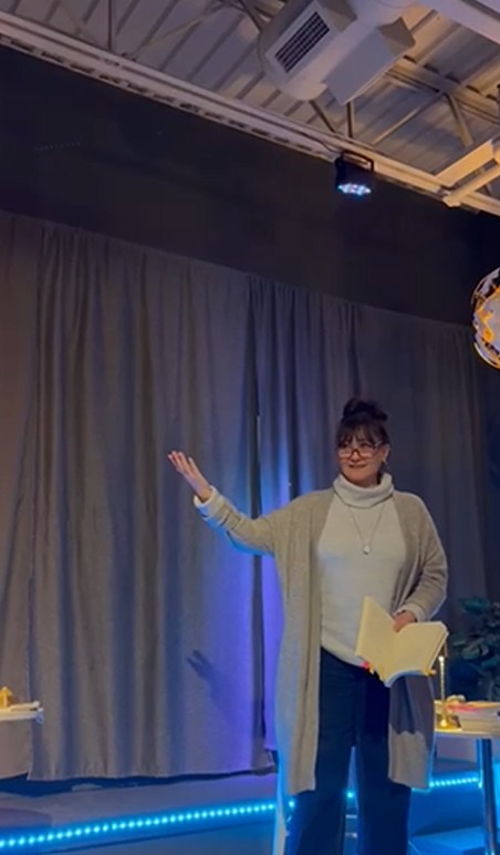 Gaby Pineda speaking on stage